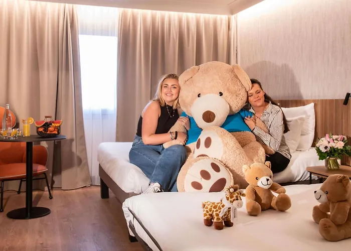 Novotel Arenas Aeroport 4*