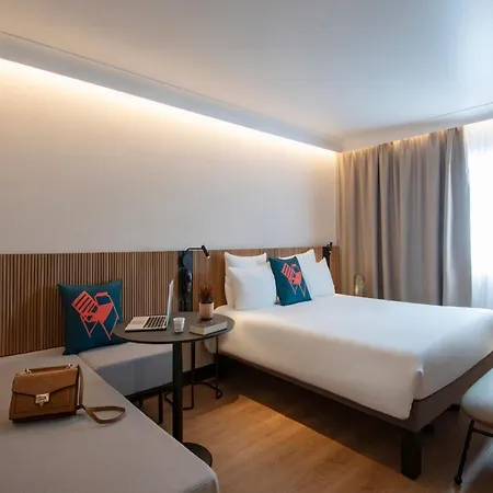 Novotel Arenas Aeroport Hotel 4*