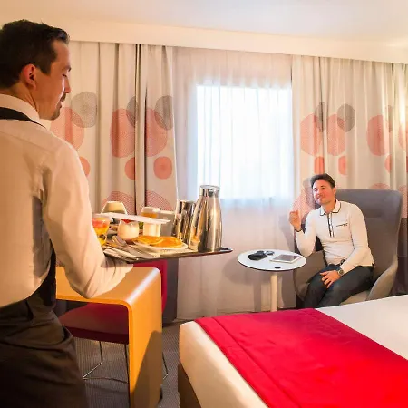 Novotel Arenas Aeroport Hotel 4*
