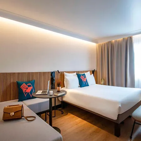 Novotel Arenas Aeroport Hotel 4*
