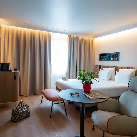 Novotel Arenas Aeroport 4*
