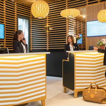 Novotel Arenas Aeroport 4*