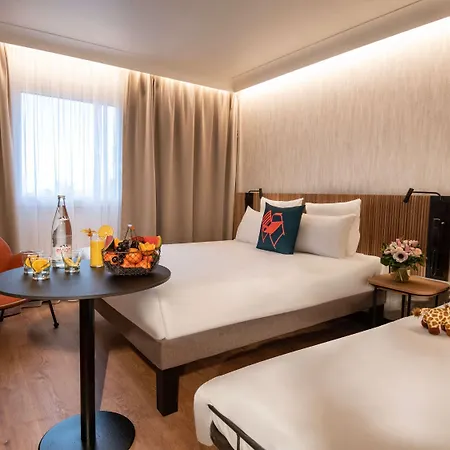 Novotel Arenas Aeroport 4*