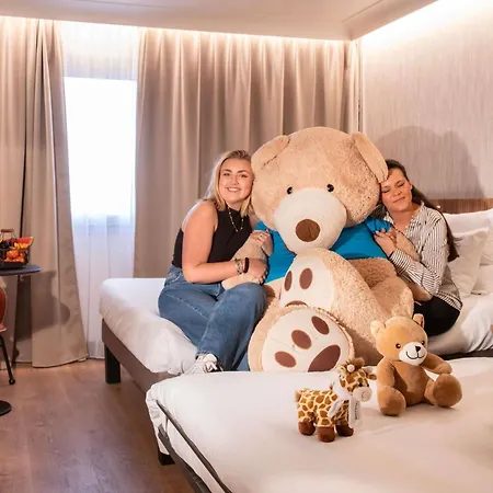 Novotel Arenas Aeroport 4*