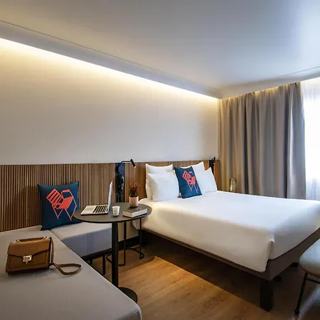 Novotel Arenas Aeroport 4*