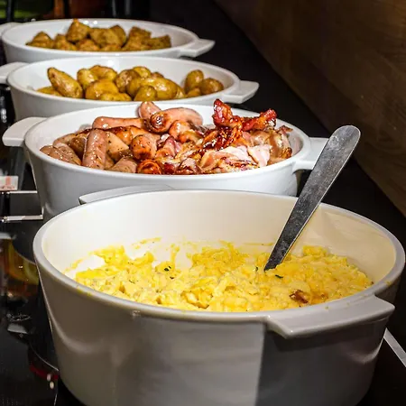 Novotel Arenas Aeroport Hotel