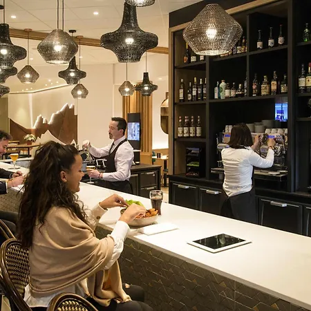 Novotel Arenas Aeroport Hotel 4*