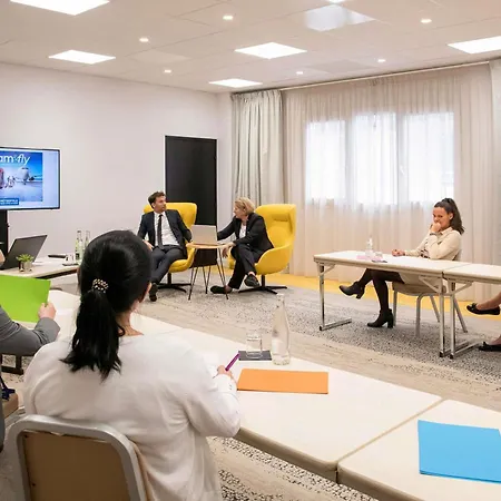 Novotel Arenas Aeroport 4*