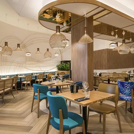 노보텔 아레나스 아에로포르트 4*