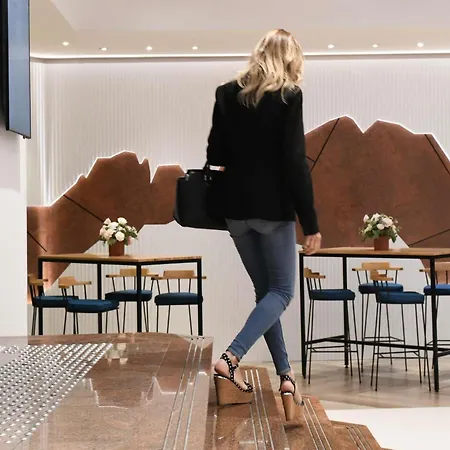 Novotel Arenas Aeroport Hotel 4*