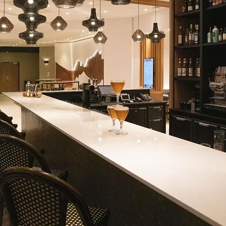 Novotel Arenas Aeroport 4*