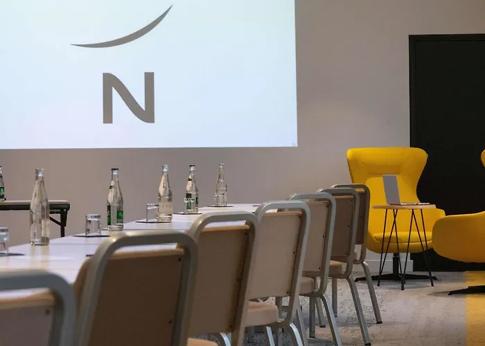 노보텔 아레나스 아에로포르트 호텔