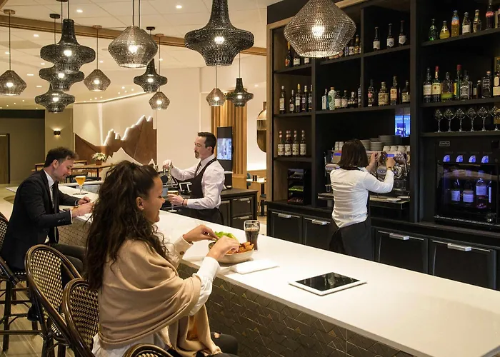 노보텔 아레나스 아에로포르트 호텔 4*