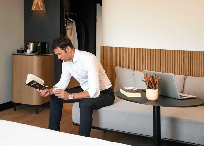 노보텔 아레나스 아에로포르트 호텔