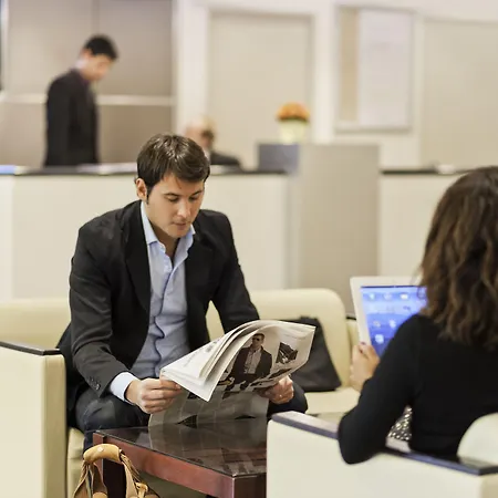 Отель Novotel Arenas Aeroport Ницца