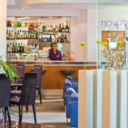 Отель Novotel Arenas Aeroport