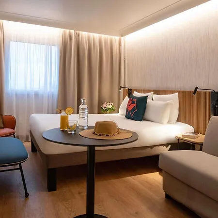 Отель Novotel Arenas Aeroport