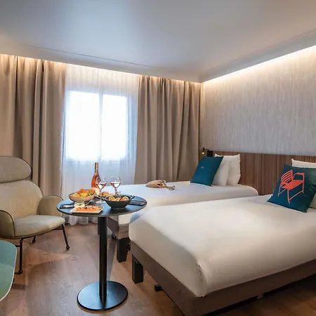 Отель Novotel Arenas Aeroport