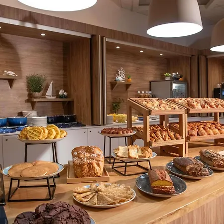 Novotel Arenas Aeroport Otel 4*
