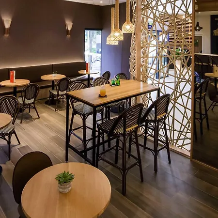 Novotel Arenas Aeroport Отель