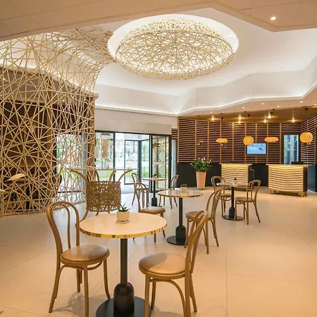 Novotel Arenas Aeroport Szálloda 4*