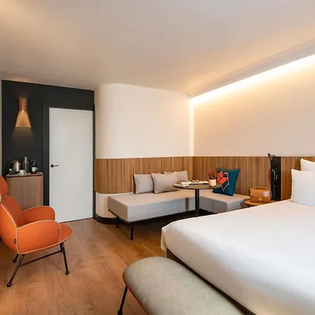 Novotel Arenas Aeroport 4*