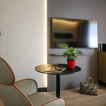 Novotel Arenas Aeroport Otel 4*