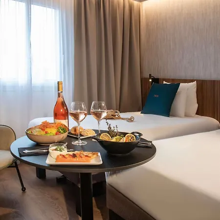 Otel Novotel Arenas Aeroport 4*