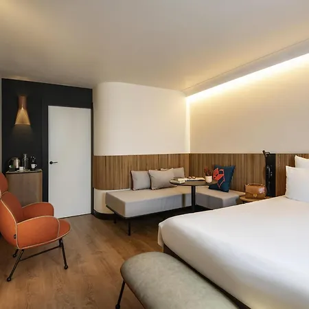 Novotel Arenas Aeroport 4*
