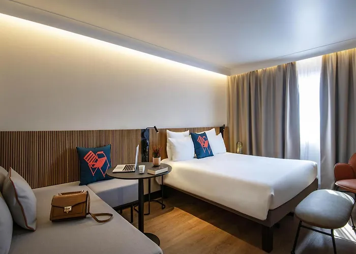 Novotel Arenas Aeroport 4*