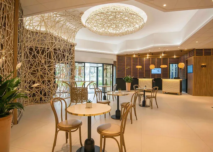 Novotel Arenas Aeroport Szálloda 4*